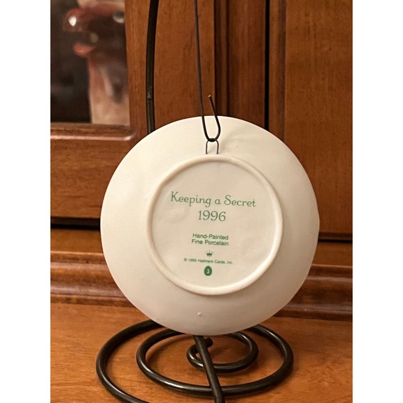 Vintage Hallmark Easter Keeping a Secret Collector Plate Ornament 3rd in series - Picture 3 of 4